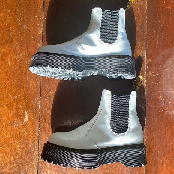 Dr. Martens 2976 Smooth Leather Platform Chelsea Boot - Picture 8 of 10